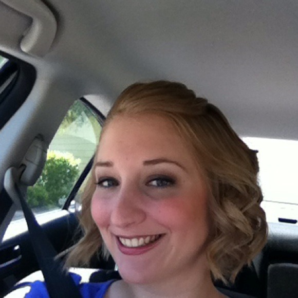 Profile Picture of Candace Maclauchlan (@candycaine83) on Poshmark