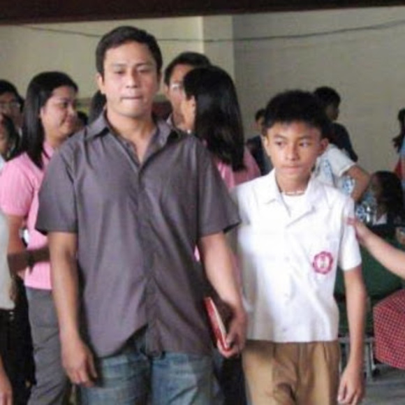 Profile Picture of Alexander Hilario (@alexanderhilari) on Poshmark