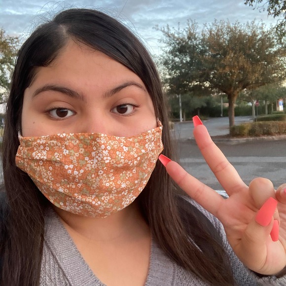 Profile Picture of Deborah Cornejo (@summiebunnie21) on Poshmark