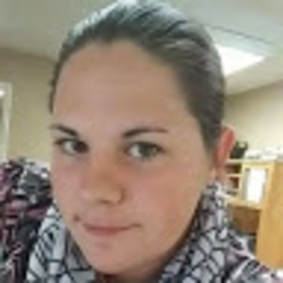 Profile Picture of Samantha Calloway (@samanthacall427) on Poshmark