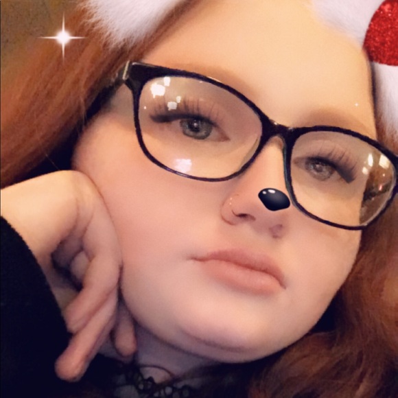 Profile Picture of Ivy Sorenson (@blackrosess494) on Poshmark