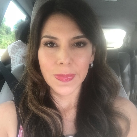 Melisa Poncedeleon - Poshmark Profile Picture of Melisa Poncedeleon (@melisa1027) on Poshmark