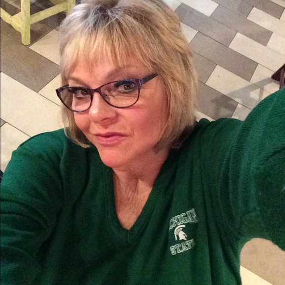 Profile Picture of Kerry Boeschenstein (@gmgypsy21) on Poshmark