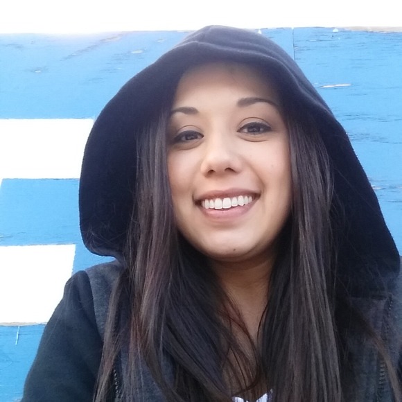 Profile Picture of Bethany Agbisit (@beth559) on Poshmark