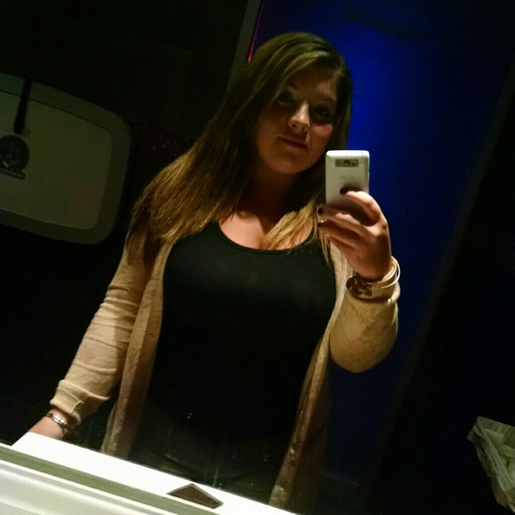 Profile Picture of Brianna Ruggiero (@bruggs12) on Poshmark