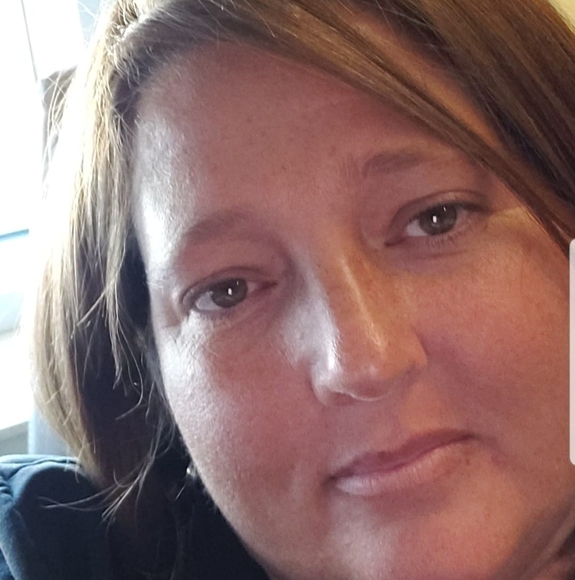 Profile Picture of Lori Rickerd (@rob5674) on Poshmark