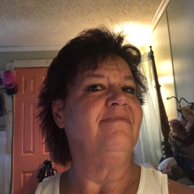 Profile Picture of Lori Lyn Berger (@LorilynBerger16) on Twitter