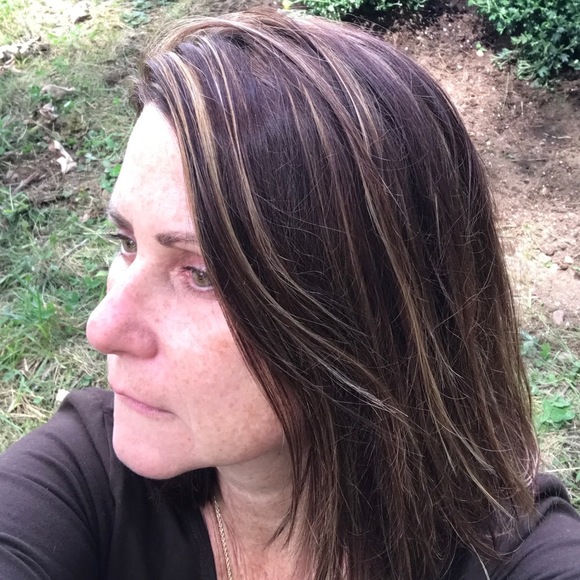 Profile Picture of Emily Kelly-calascione (@emilycalascione) on Poshmark