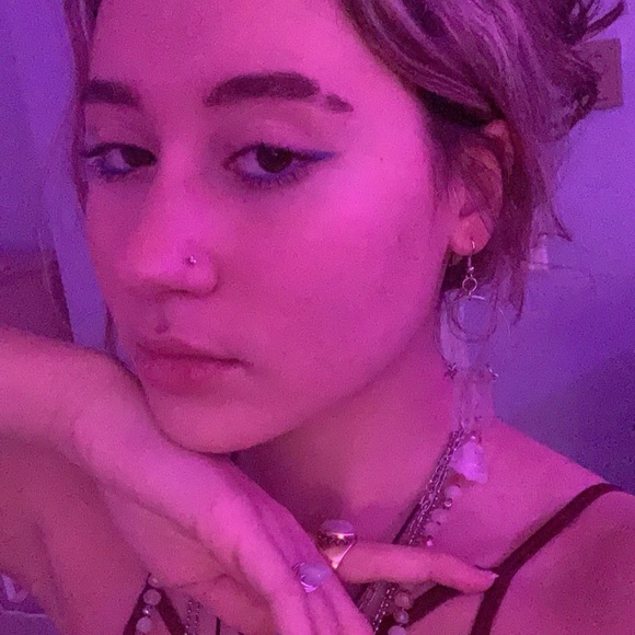 Profile Picture of Brianna Otto (@briotto414) on Poshmark