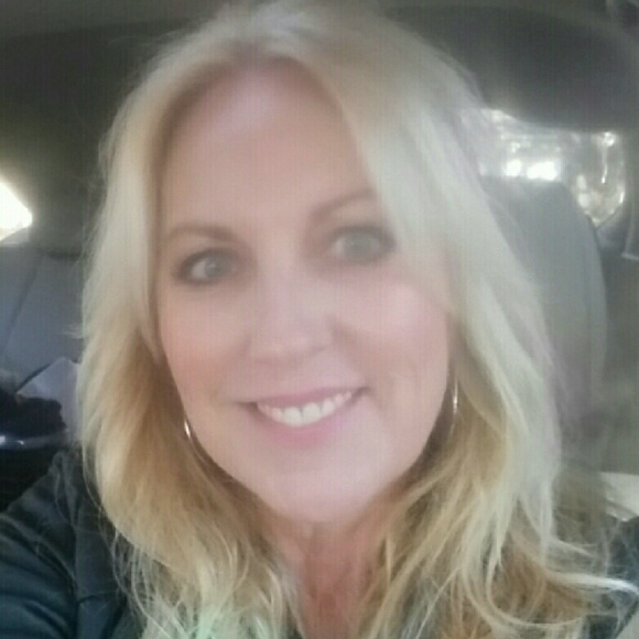 Profile Picture of Deborah Combs (@combsd39) on Poshmark
