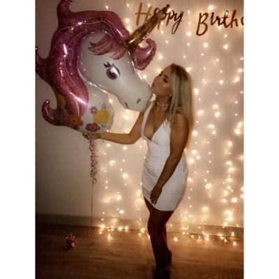 Profile Picture of Aimee (@aimee_groves) on Twitter