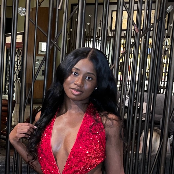 Profile Picture of Violet Gooding (@violetg367) on Poshmark