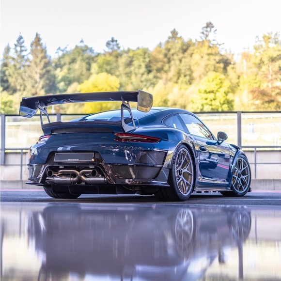 Profile Picture of Eric Li (@ericli918) on Poshmark