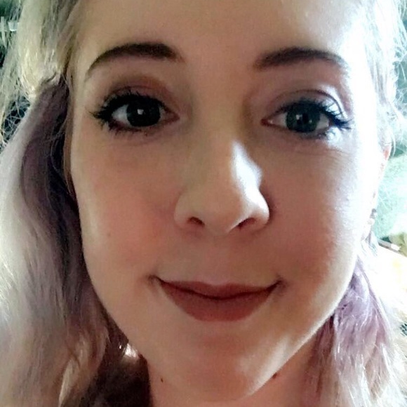 Profile Picture of Em Runels (@disneylady1214) on Poshmark