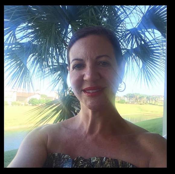 Profile Picture of Cynthia Castro (@ccastro62) on Poshmark