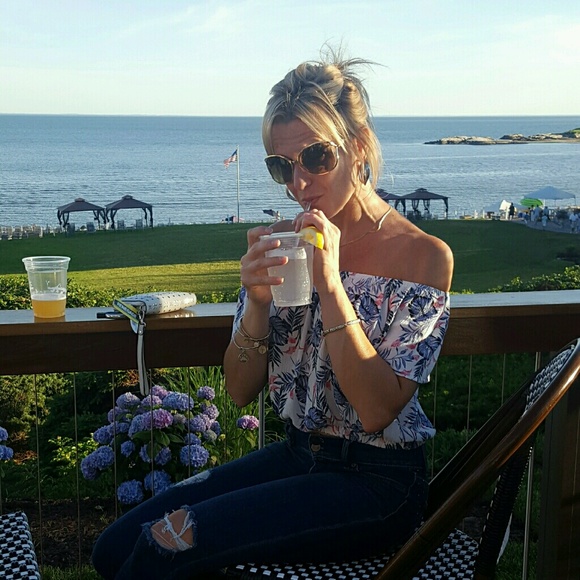 Sheri Salpietro - Poshmark Profile Picture of Sheri Salpietro (@nursefit32) on Poshmark