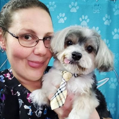 Profile Picture of April Thompson, CFMG (@igroomdoggies) on Twitter