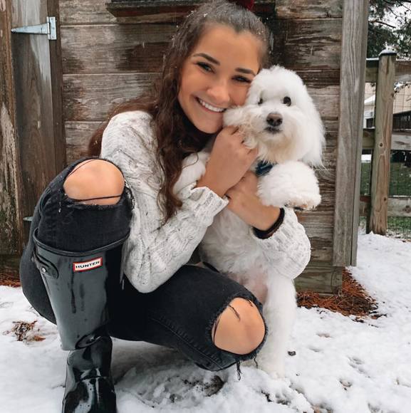 Profile Picture of Christina Thomopoulos (@cthomopoulos) on Poshmark