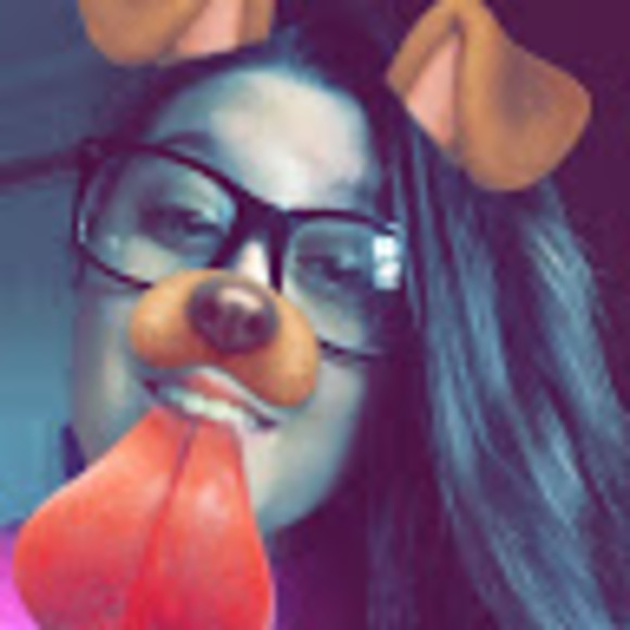 Profile Picture of Cheyenne Hoesli (@cheyenne_hoesli) on Poshmark