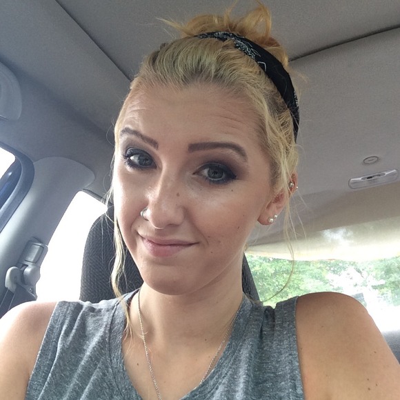 Profile Picture of Alexandria Hinkle (@jhinkle15) on Poshmark