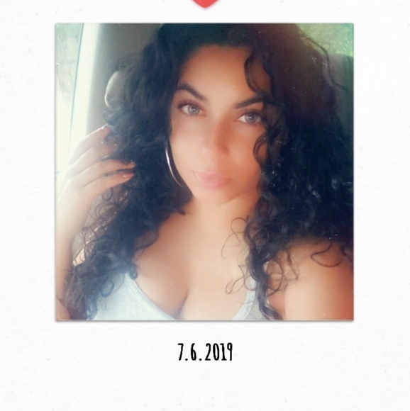 Profile Picture of Yaritza Alicea (@yaryali) on Poshmark