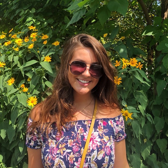 Profile Picture of Iris Casey (@caseyiri) on Poshmark