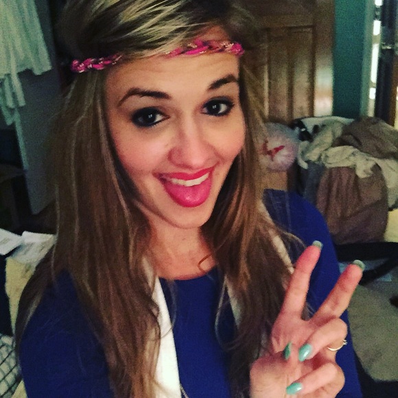 Profile Picture of Cassandra Kalinowski (@cassinowski) on Poshmark