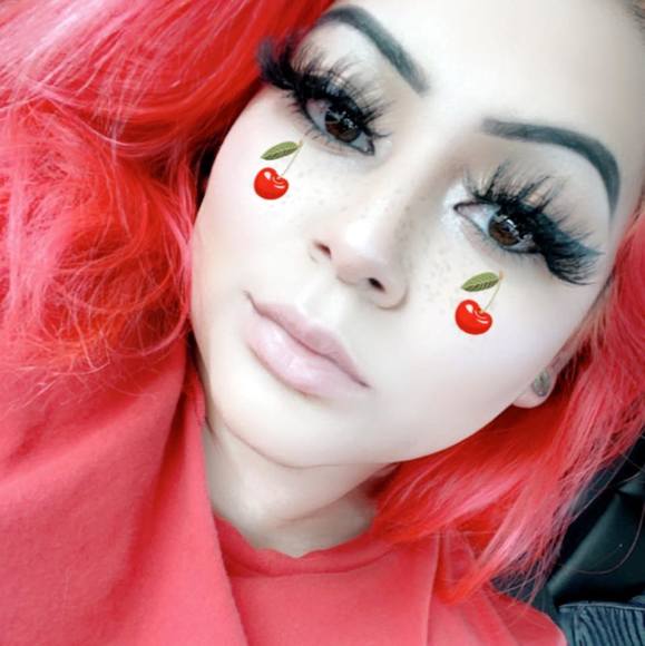 Profile Picture of Maya Diaz (@mayadiaz28) on Poshmark