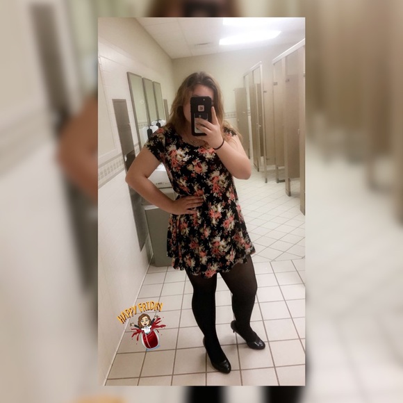 Profile Picture of Cheyenne Simpson (@tcheyennesim) on Poshmark