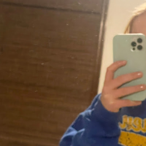 Profile Picture of Amelia Heiser (@amelia_heiser) on Poshmark