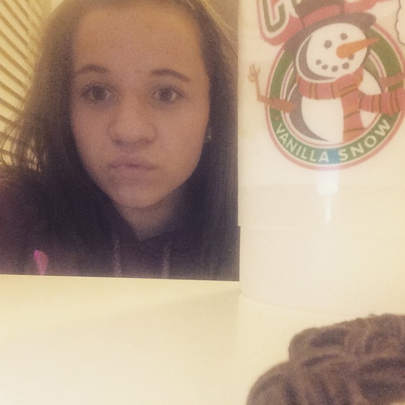 Profile Picture of Abbie Garbutt (@abbiegarbutt34) on Poshmark