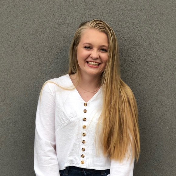Profile Picture of Amber Webb (@12168033) on Poshmark