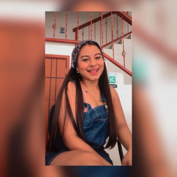 Profile Picture of Paula Parra (@paulap162000) on Poshmark