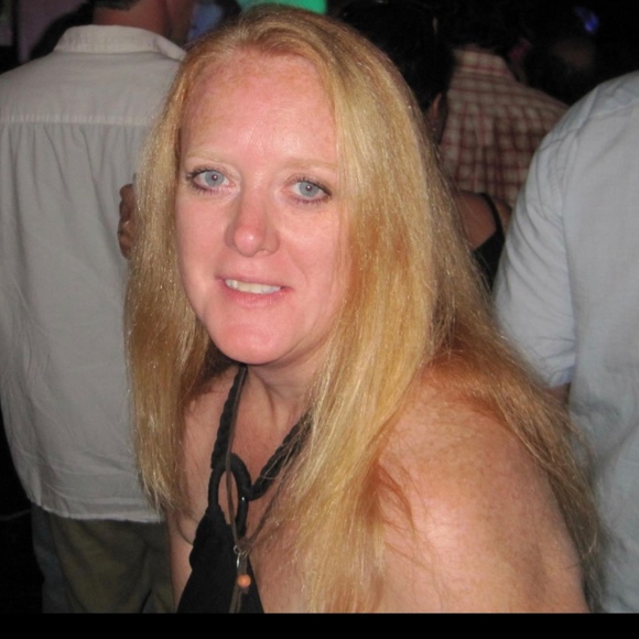 Profile Picture of Victoria Handy (@ahandyvic) on Poshmark