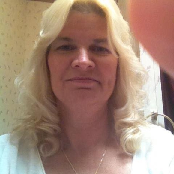 Profile Picture of Vicky Mason (@clyde9) on Poshmark