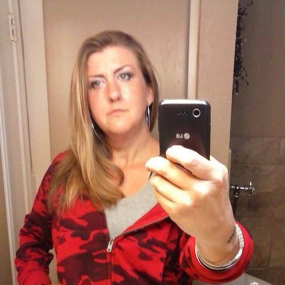 Profile Picture of Amber Allen (@ambert80) on Poshmark