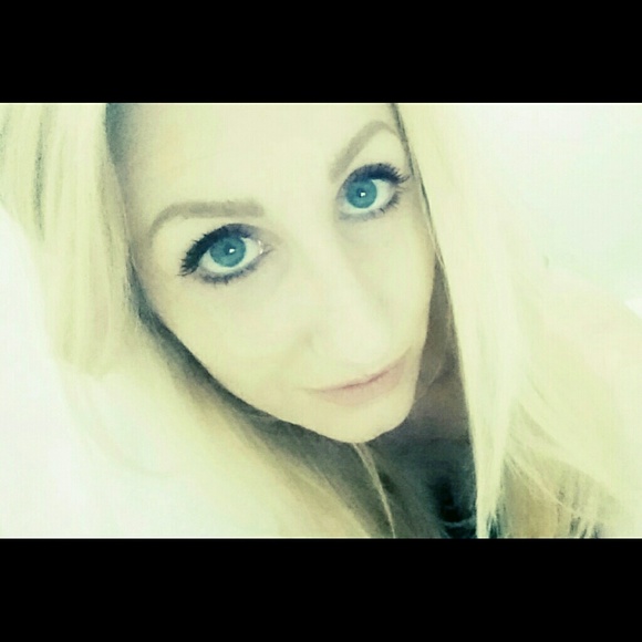 Profile Picture of Alysa Erickson (@alysaemshoff) on Poshmark