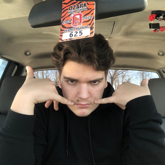 Profile Picture of Tyler Stiles (@hey_ty153) on Poshmark