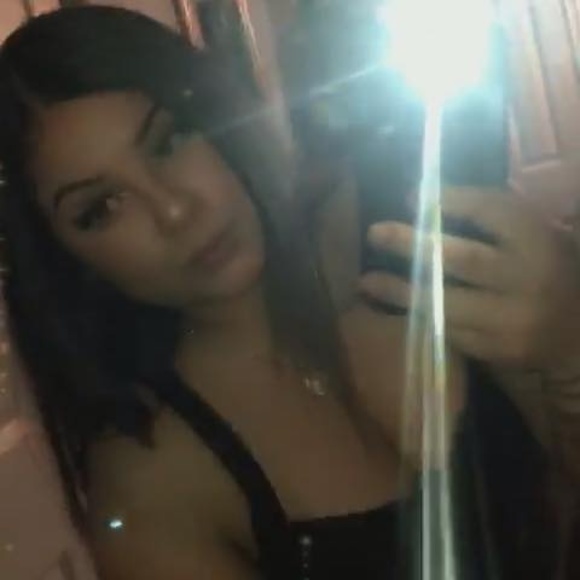 Profile Picture of Arely Castillo (@arelymendez40) on Poshmark
