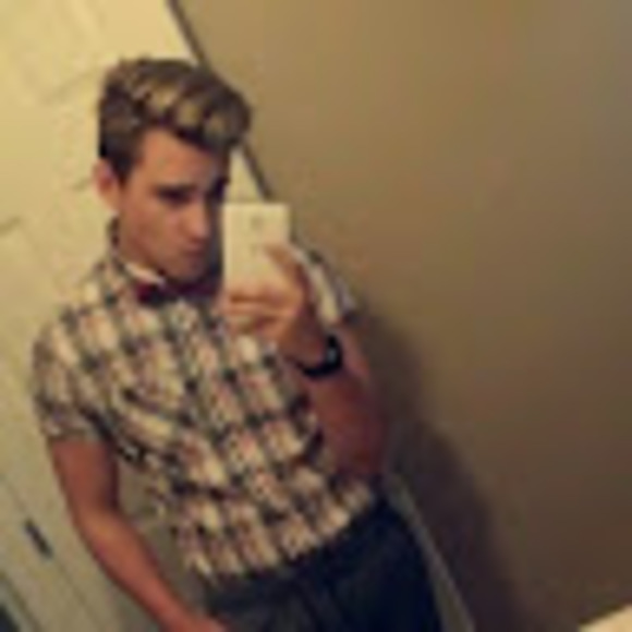 Profile Picture of Devin Gonzales (@1devinayala) on Poshmark