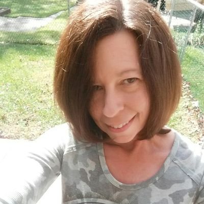 Profile Picture of Kim Heil (@kimlheil) on Twitter