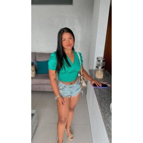 Profile Picture of Michell Gutierrez (@michellgutie975) on Poshmark