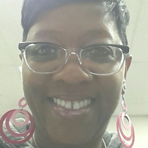 Profile Picture of Aarron Brown (@arnette25) on Poshmark