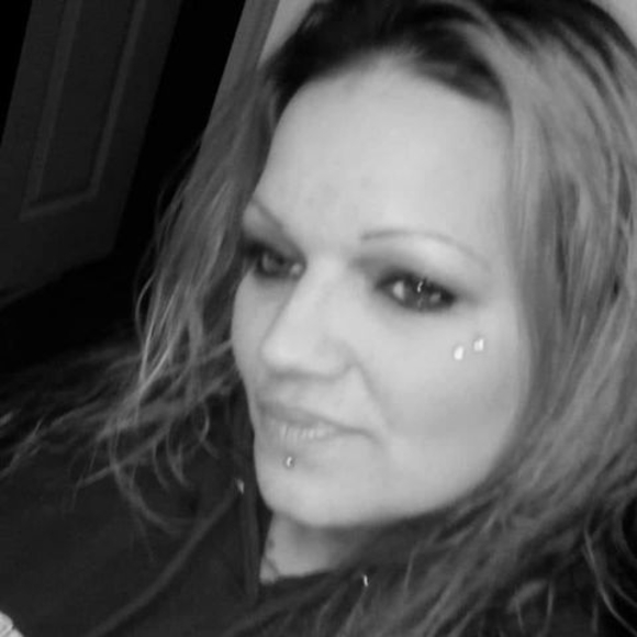 Profile Picture of Andrea Rocha (@andy81243) on Poshmark