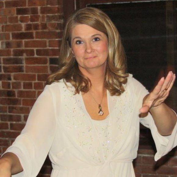 Profile Picture of Maureen Holcomb (@mo_wood33) on Poshmark