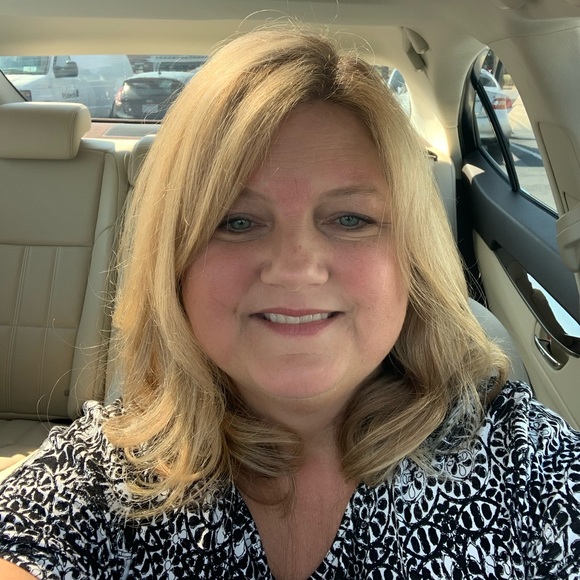 Profile Picture of Robin Hammond (@birdie_12) on Poshmark