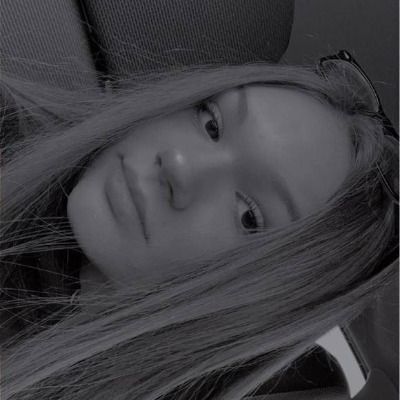 Kylee Barnhart - Poshmark Profile Picture of Kylee Barnhart (@kyleebarnhart) on Poshmark