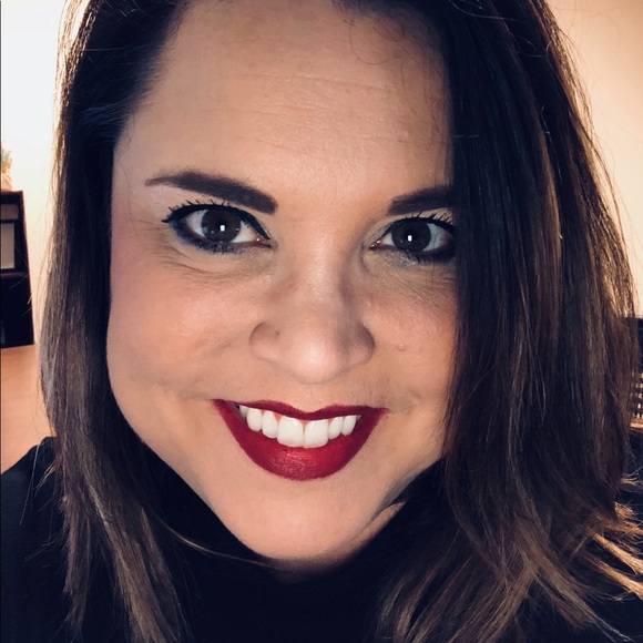 Profile Picture of Heidi Claus (@adleheid77) on Poshmark