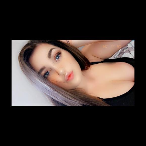 Profile Picture of Britney Reinhart (@breinhart74) on Poshmark