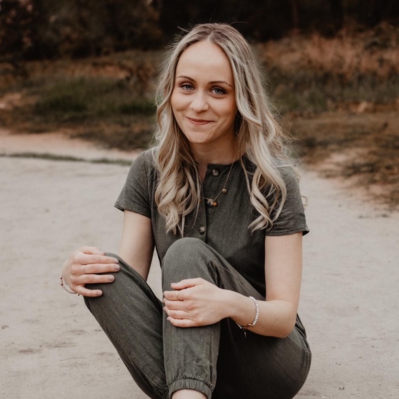 Profile Picture of Laura lucia Bohnenberger (@laluciiibo) on Poshmark